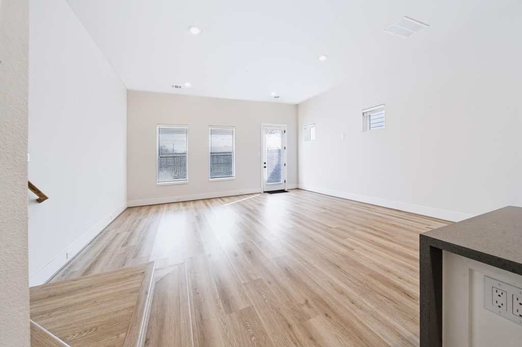 5632 Bertellis Lane - Photo 9