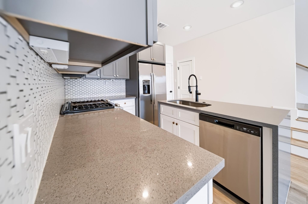 5632 Bertellis Lane - Photo 4