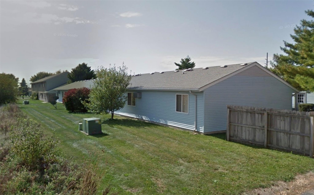 301 School Avenue - Photo 6