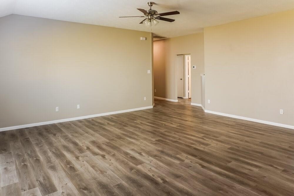 5207 Riverwood Drive - Photo 2