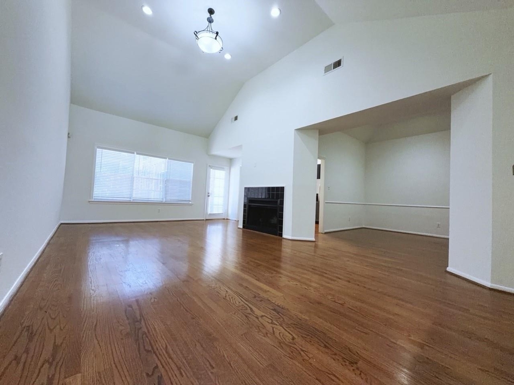 627 Hawthorne Street - Photo 0