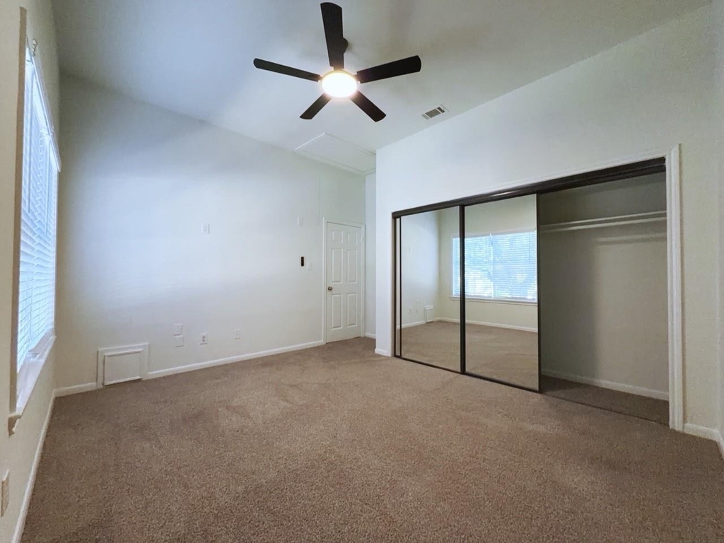 627 Hawthorne Street - Photo 8