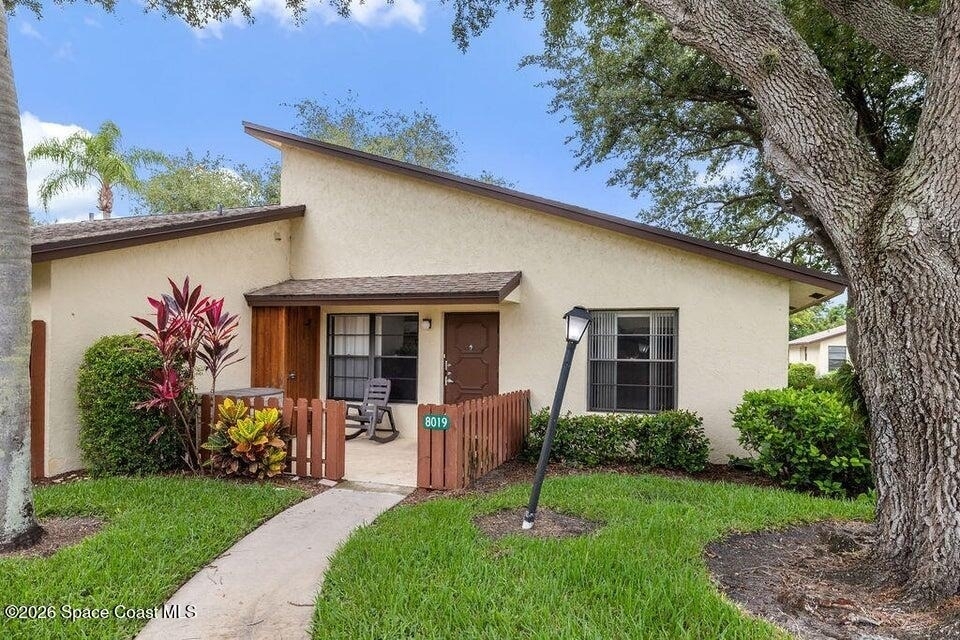 8019 Se Villa Circle - Photo 0