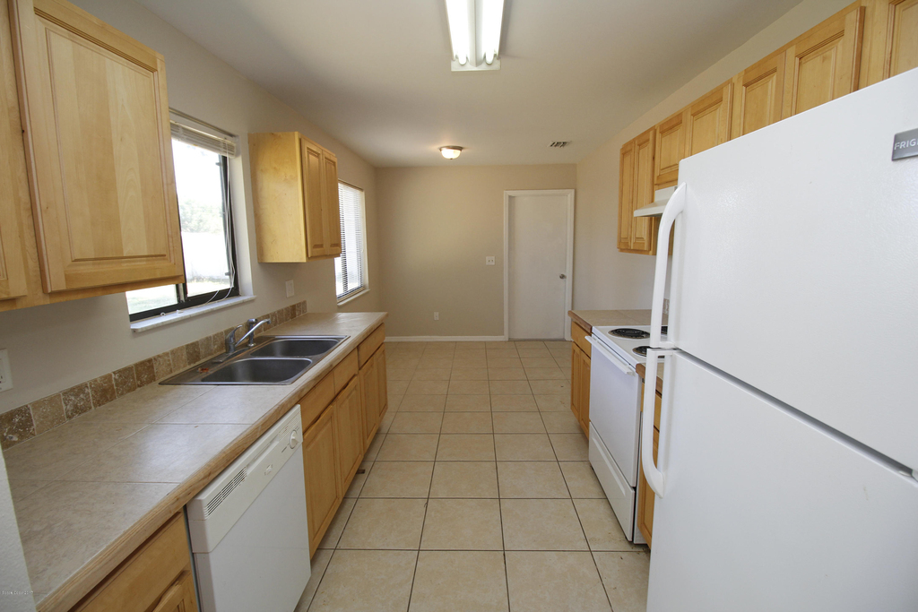 567 Nw Australian Road Nw - Photo 14