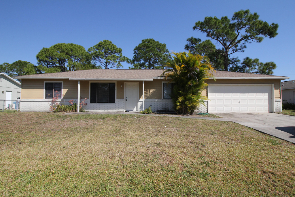 567 Nw Australian Road Nw - Photo 0