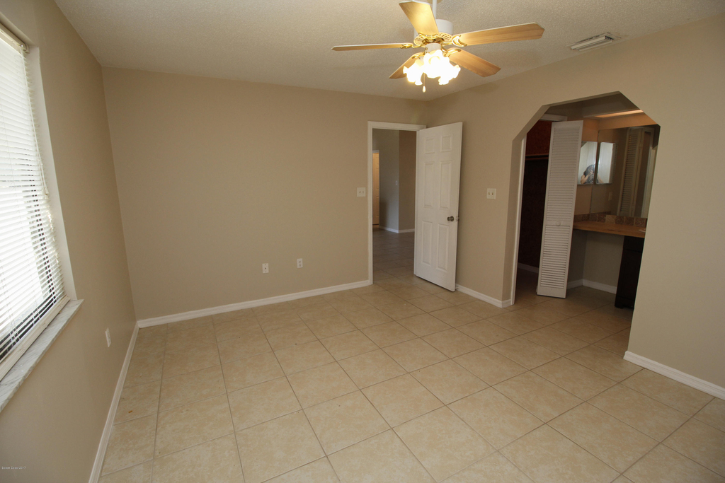 567 Nw Australian Road Nw - Photo 5