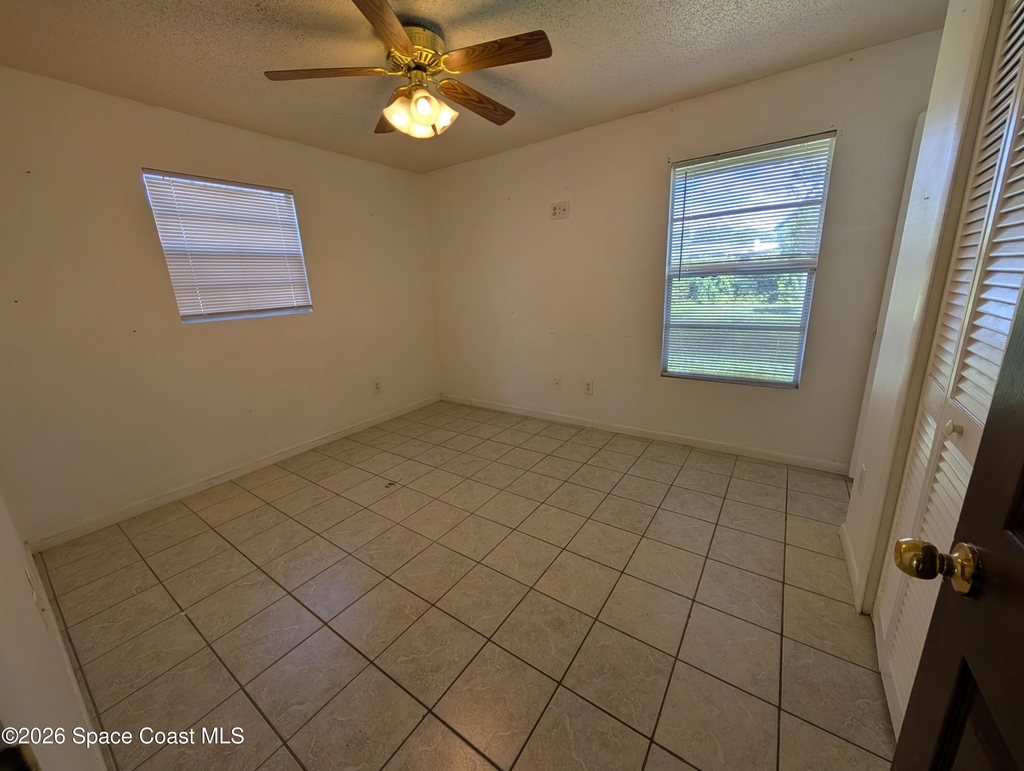 111 Dolphin Street Se - Photo 2