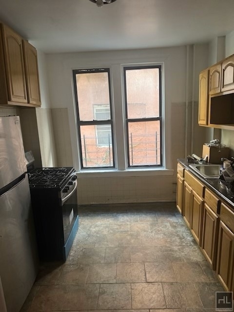 East 182 Street - Photo 13