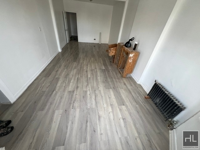 East 182 Street - Photo 2