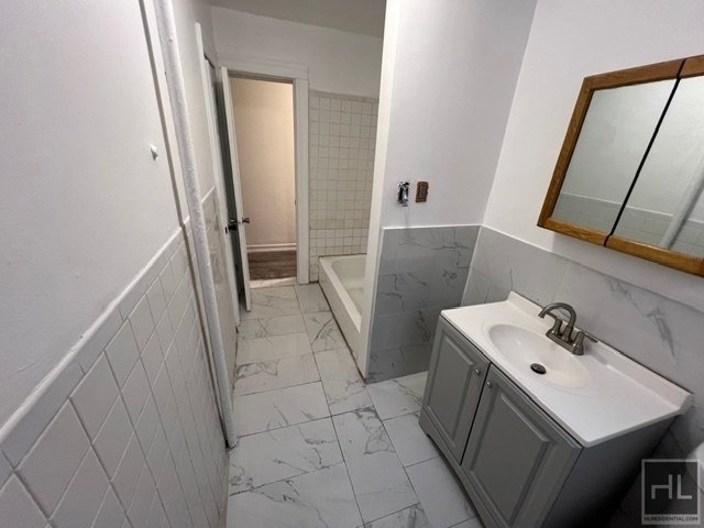 East 182 Street - Photo 15