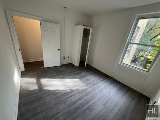 East 182 Street - Photo 7