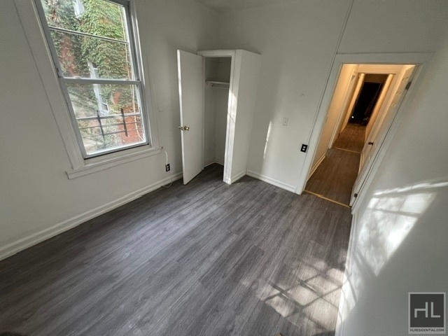 East 182 Street - Photo 8