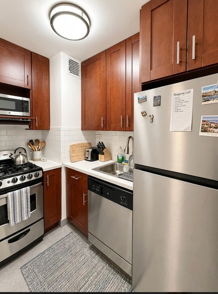  West 16th Street - Photo 3