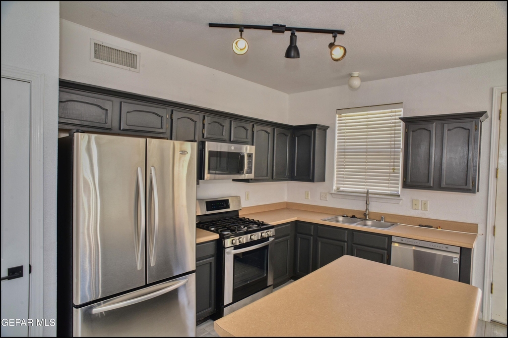 7959 Morning Dawn Avenue - Photo 17