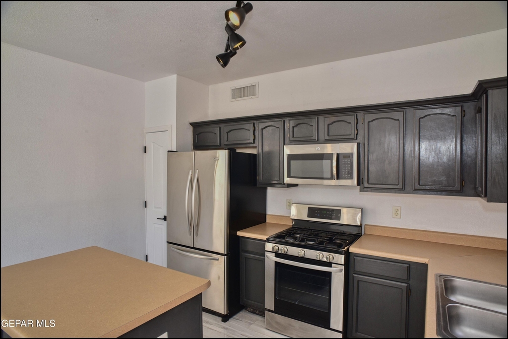 7959 Morning Dawn Avenue - Photo 15
