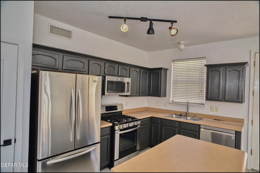 7959 Morning Dawn Avenue - Photo 16