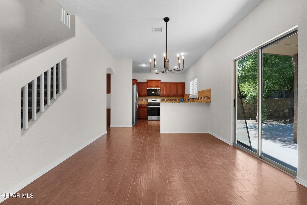12390 Westbury - Photo 8