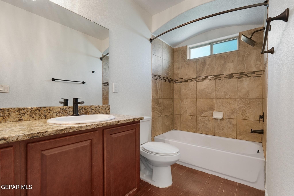 12390 Westbury - Photo 20