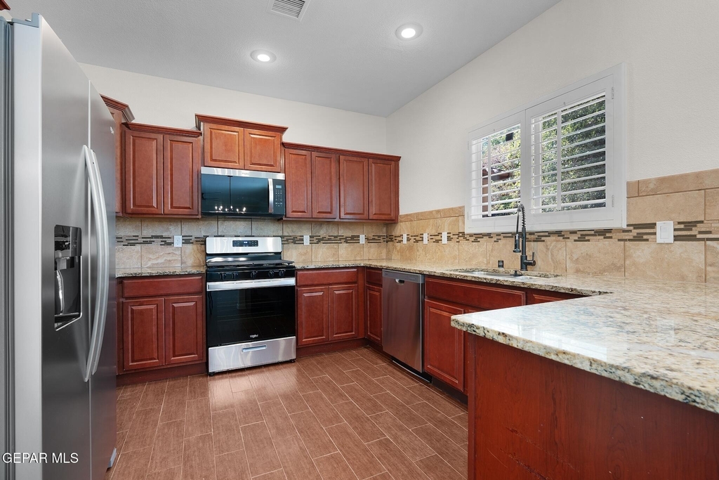 12390 Westbury - Photo 9