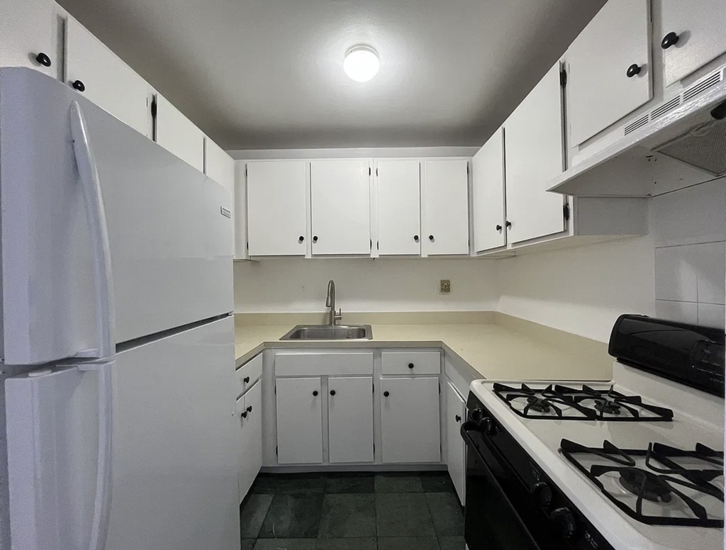 18-28 21st Road - Photo 1