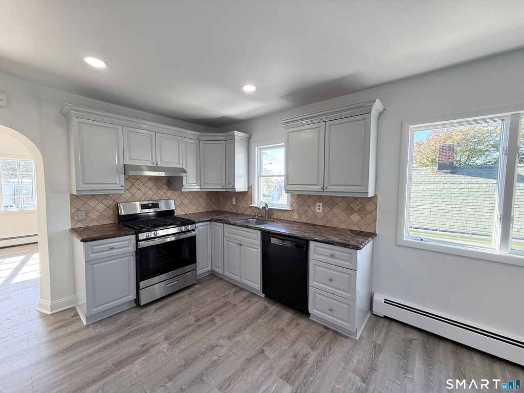 466 Hollister Street - Photo 5