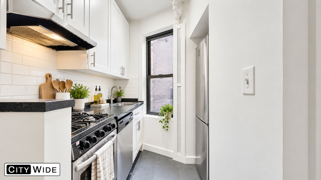 220 East 85th Street - Photo 3