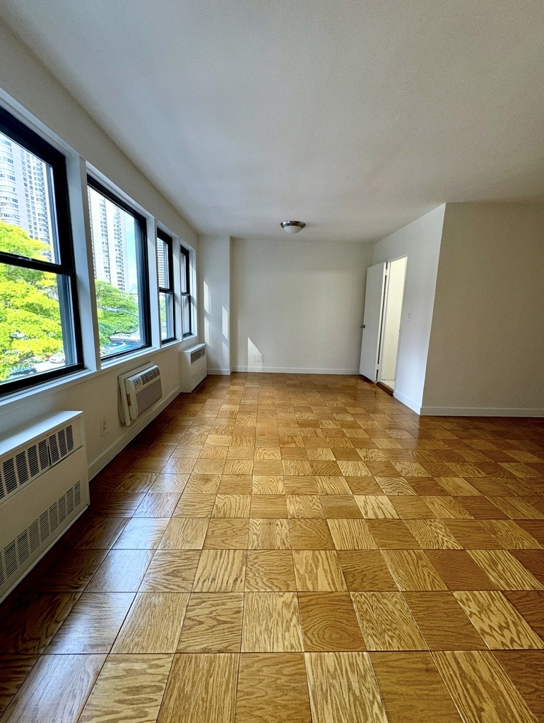 East 36th Street - Photo 3
