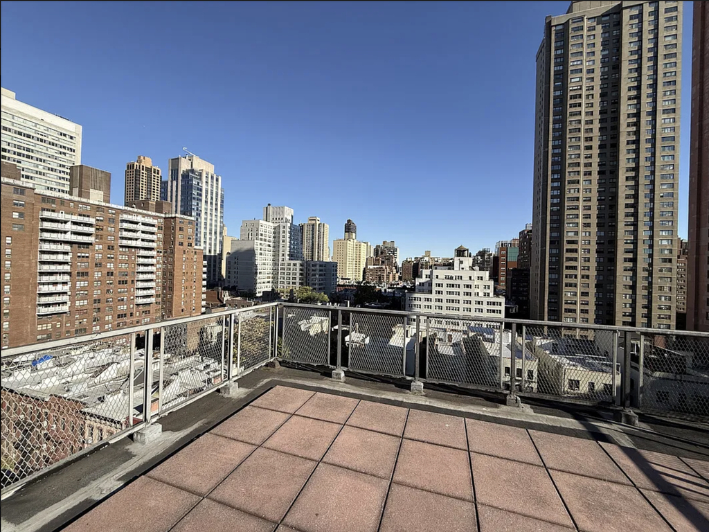 Upper East 81st Street - Photo 6