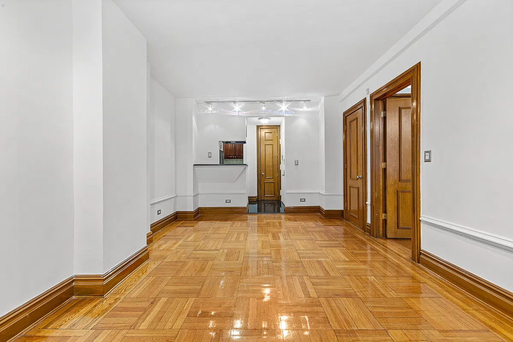 150 West 58th Street - Photo 4