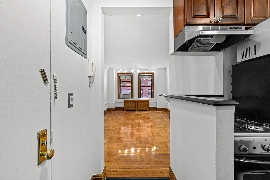 150 West 58th Street - Photo 3
