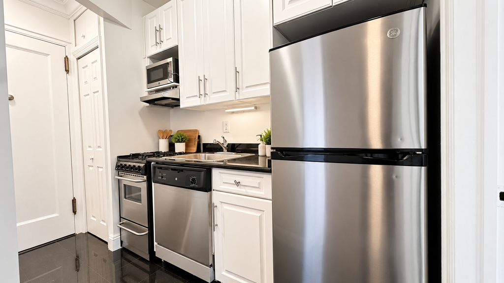 ### Bright Upper East Side 1BR | Elevator, Laundry & Dishwasher - Photo 3
