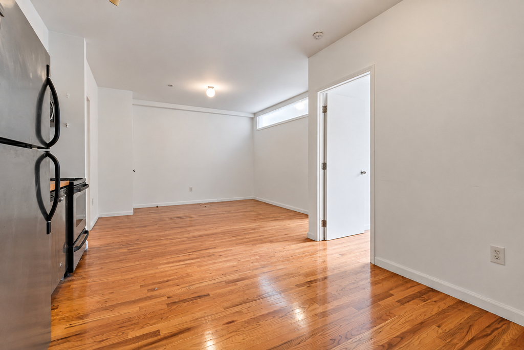 326 Melrose Street - Photo 4