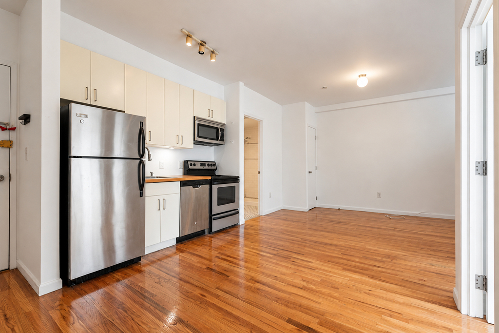 326 Melrose Street - Photo 2