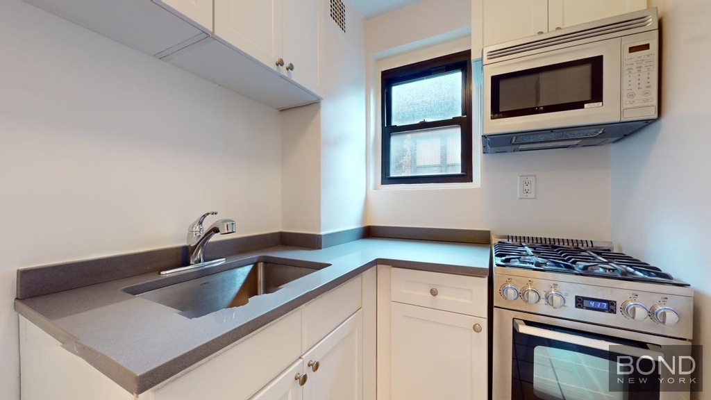  East 36th Street - Photo 3