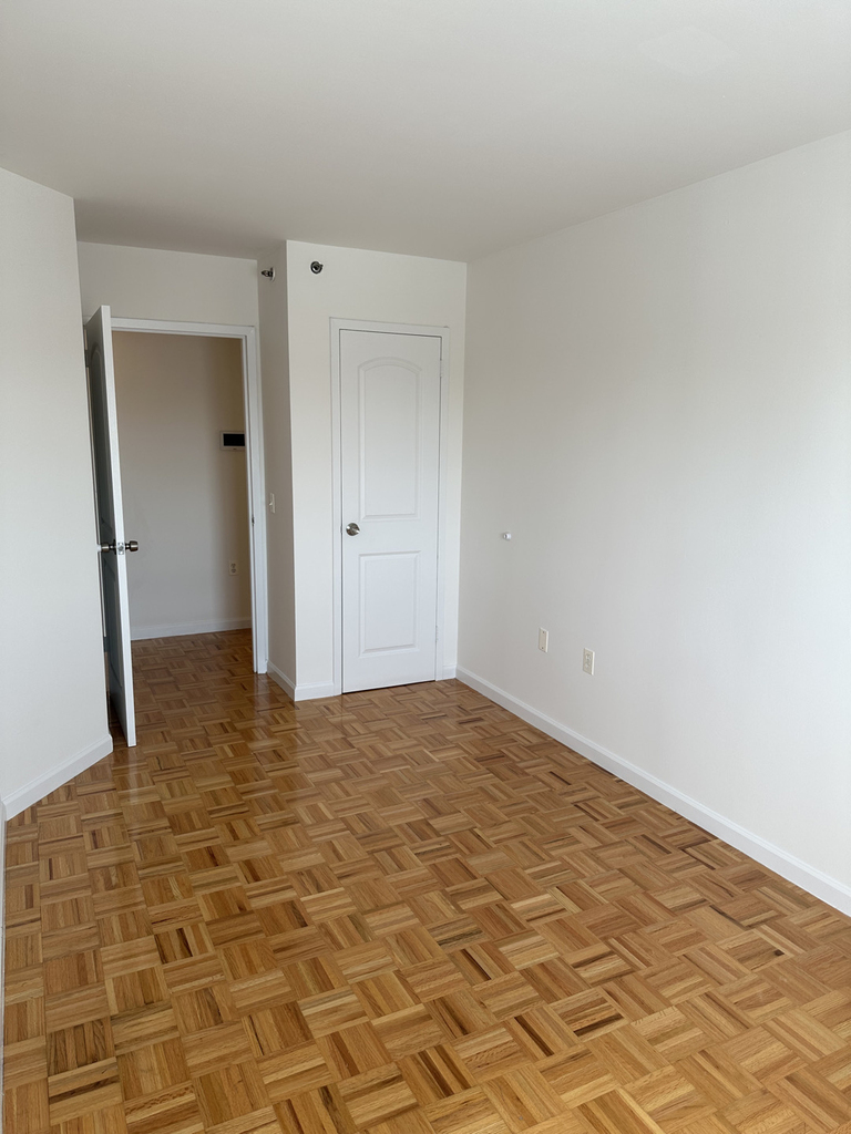 31-64 21st Street - Photo 4