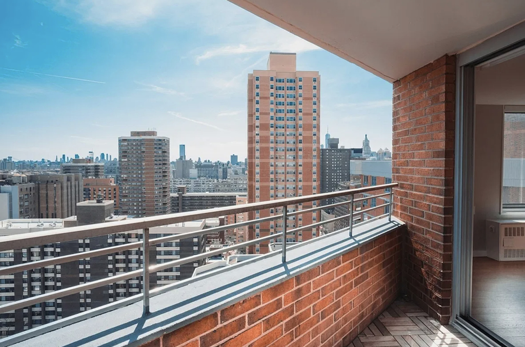 2nd Avenue - Photo 5
