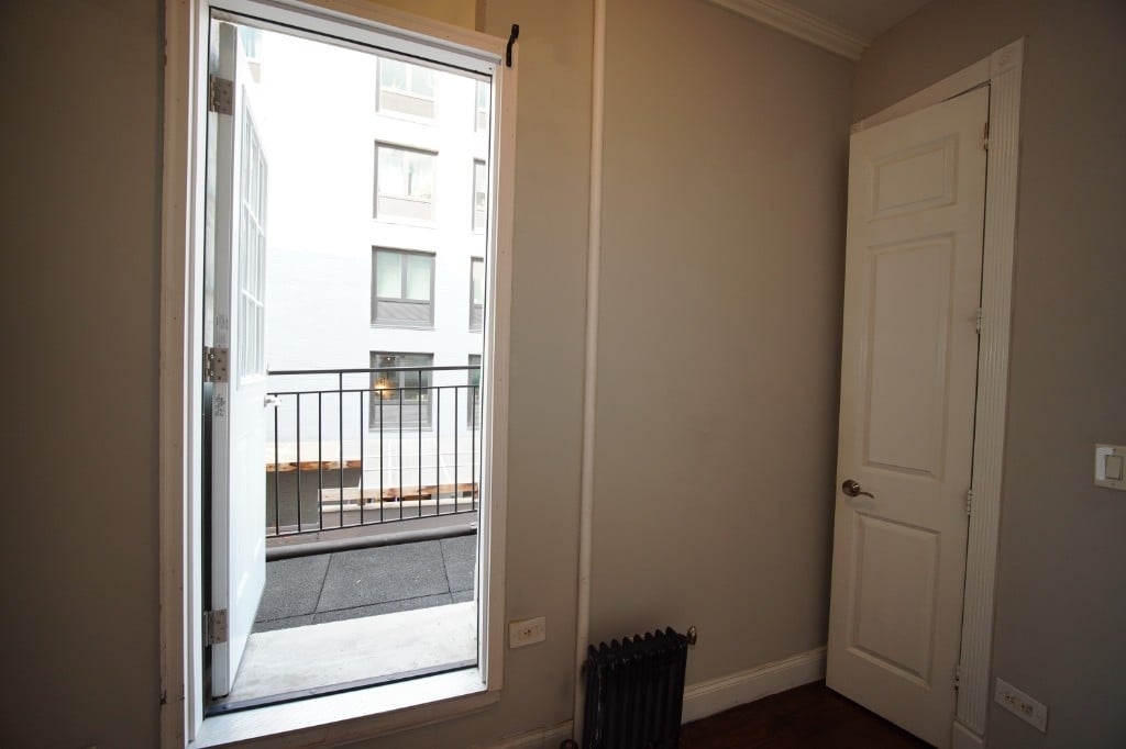 Avenue B - Photo 6