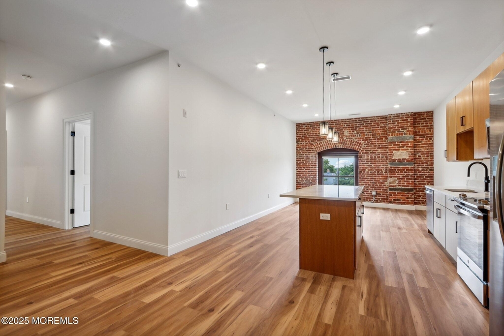 179 Chelsea Avenue - Photo 2