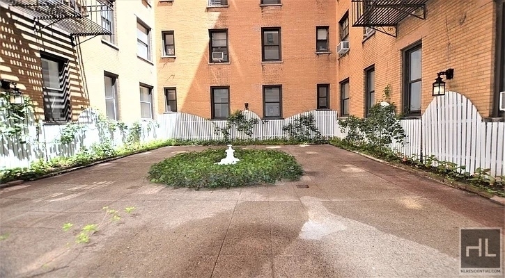 West 45 Street - Photo 6