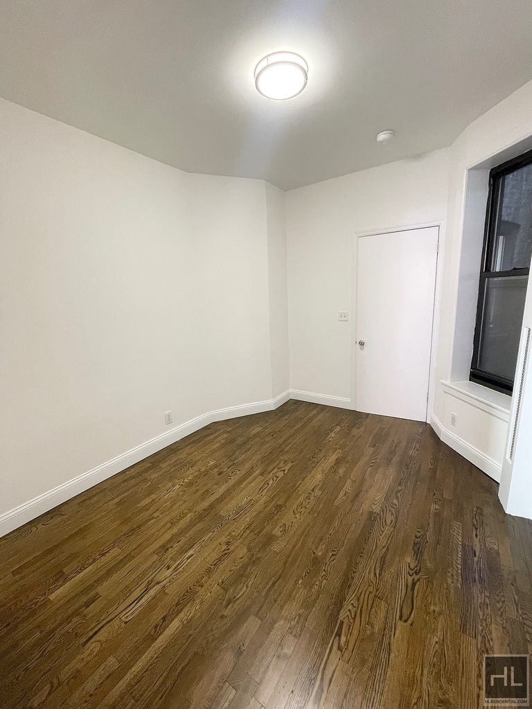 East 89 Street - Photo 5
