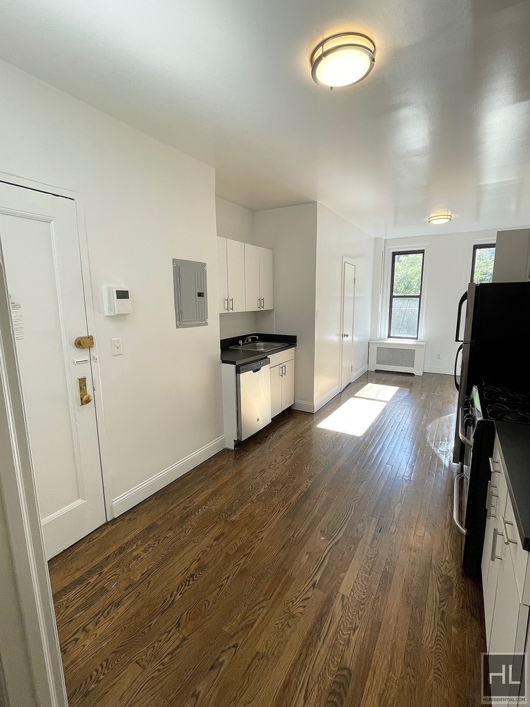 East 89 Street - Photo 1