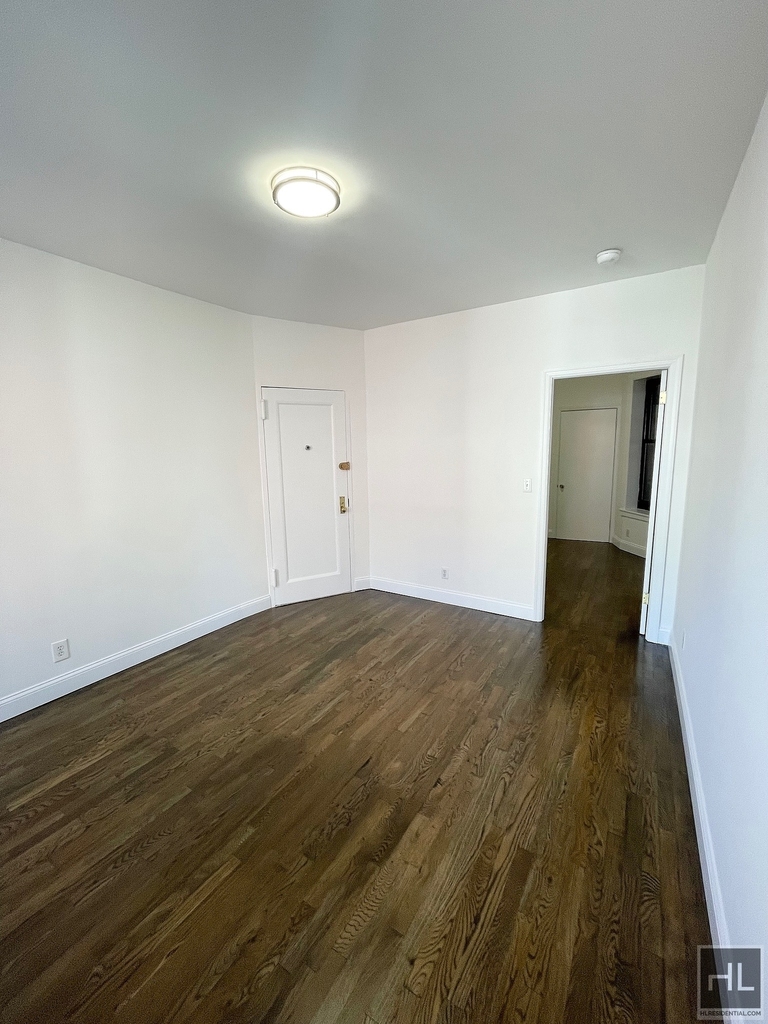 East 89 Street - Photo 6