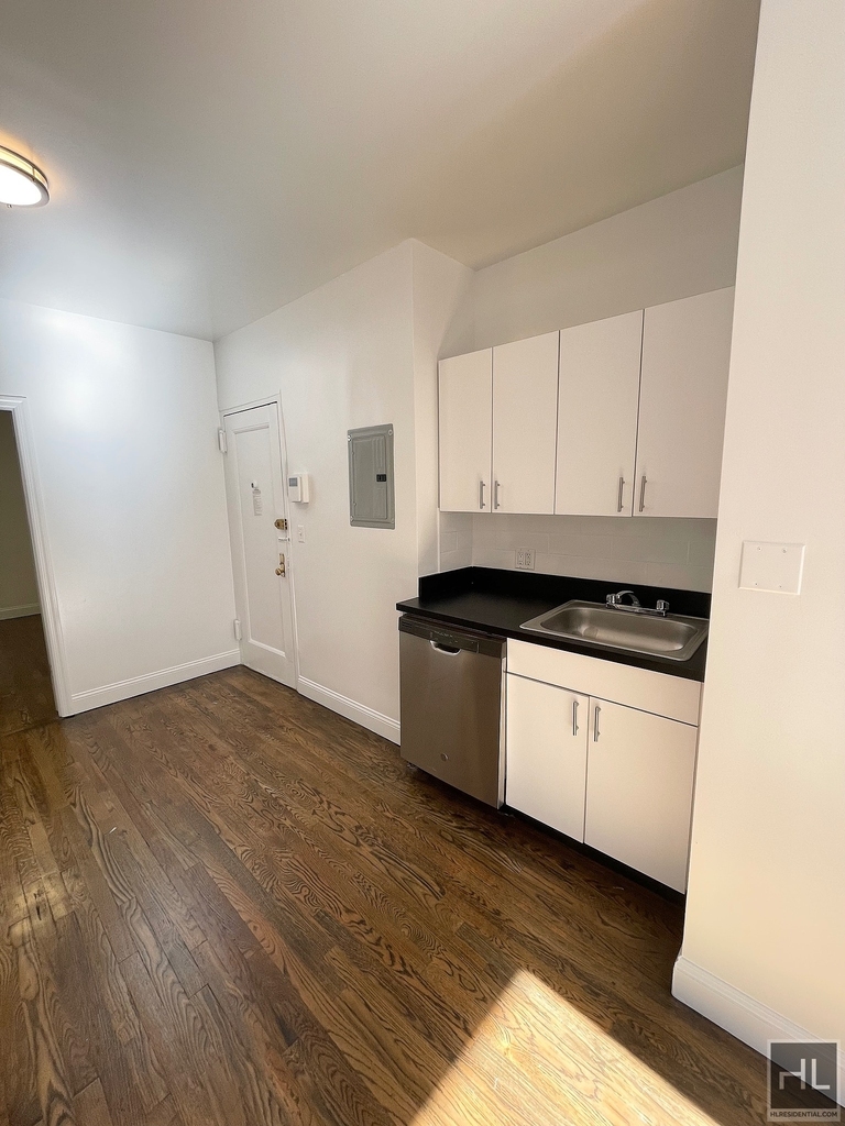 East 89 Street - Photo 13