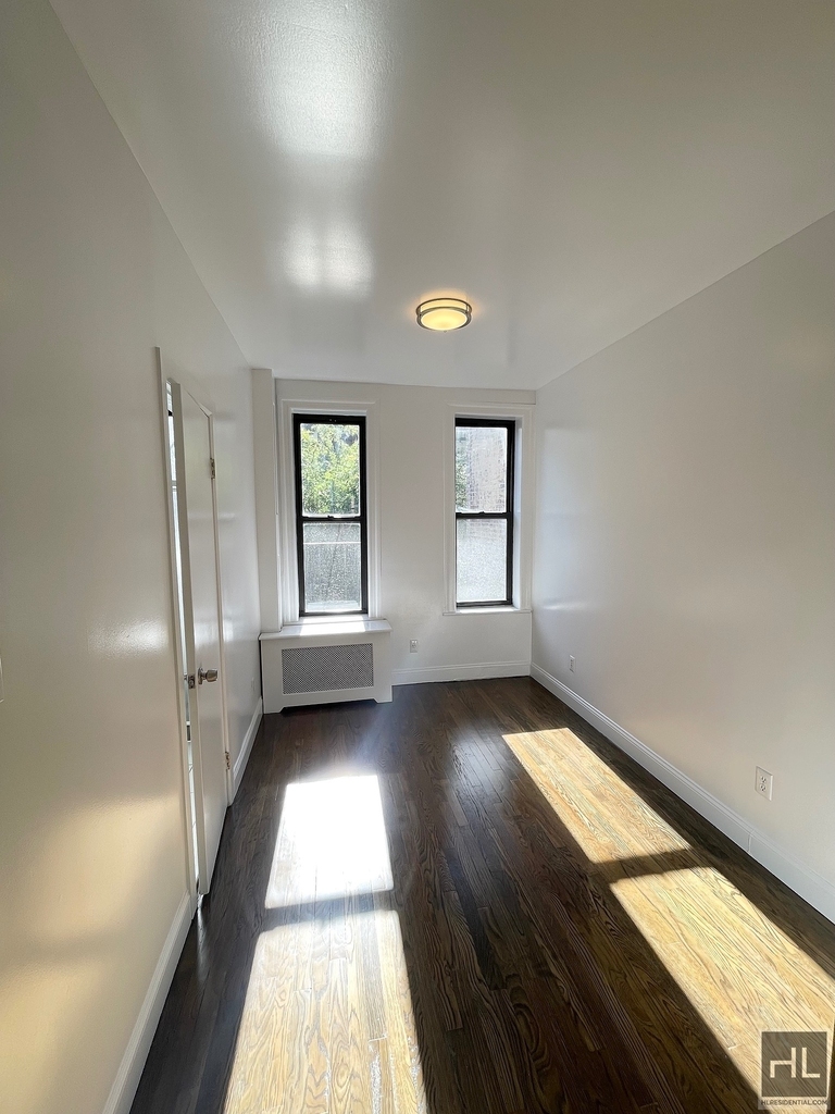 East 89 Street - Photo 0