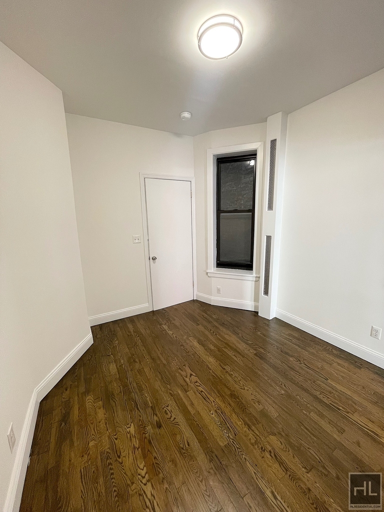 East 89 Street - Photo 8