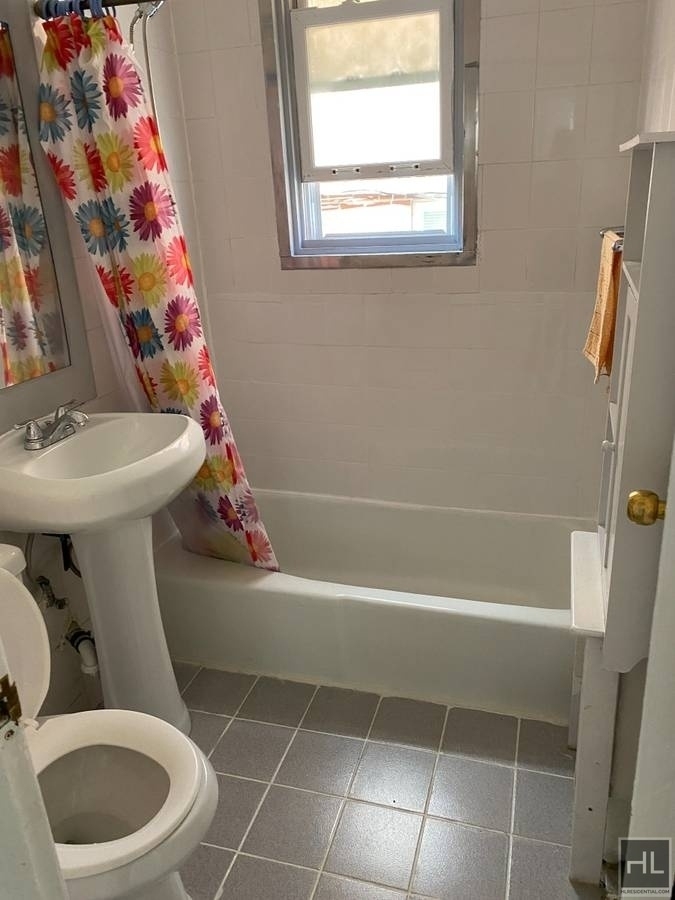 161 Street - Photo 2
