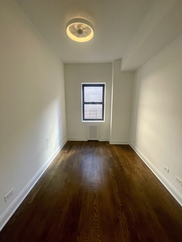157 East 57th Street, 15G - Photo 4
