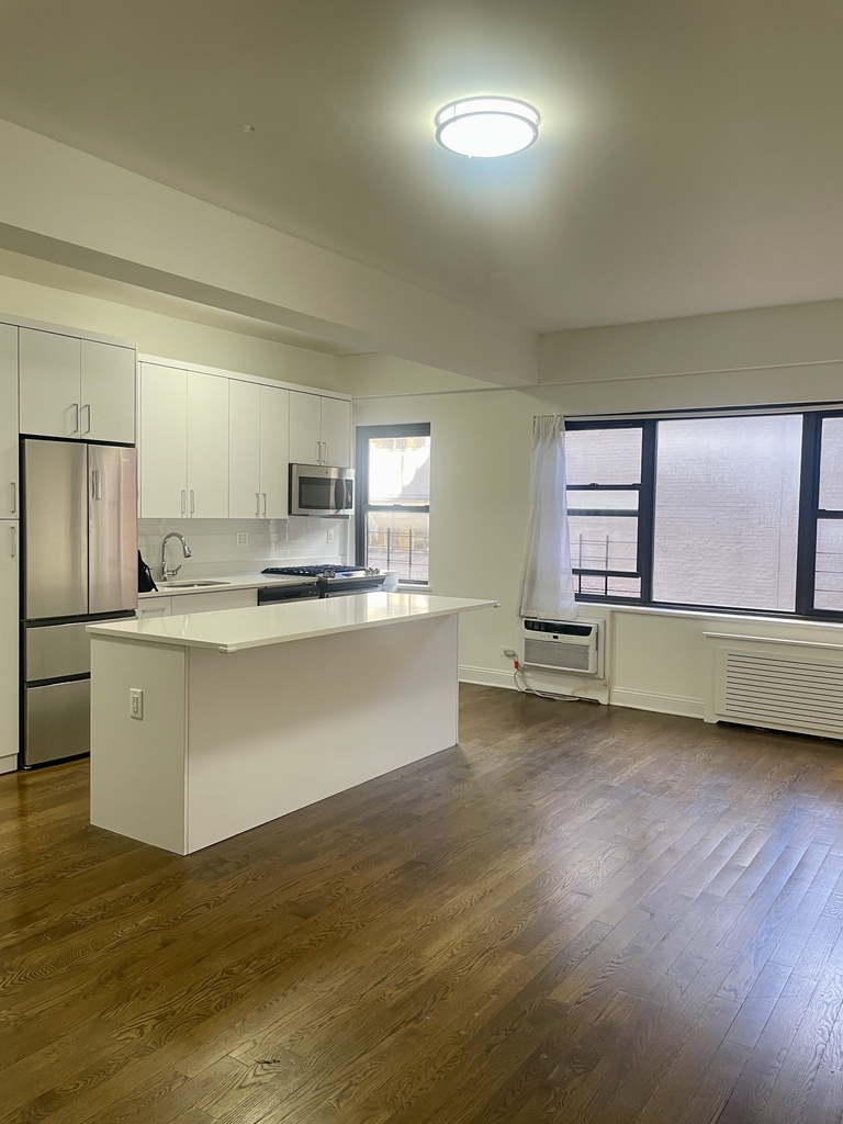 157 East 57th Street, 15G - Photo 2