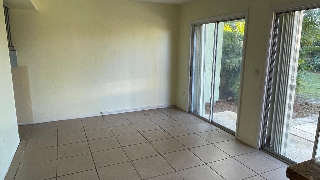 1317 Se Rivergreen Circle - Photo 4