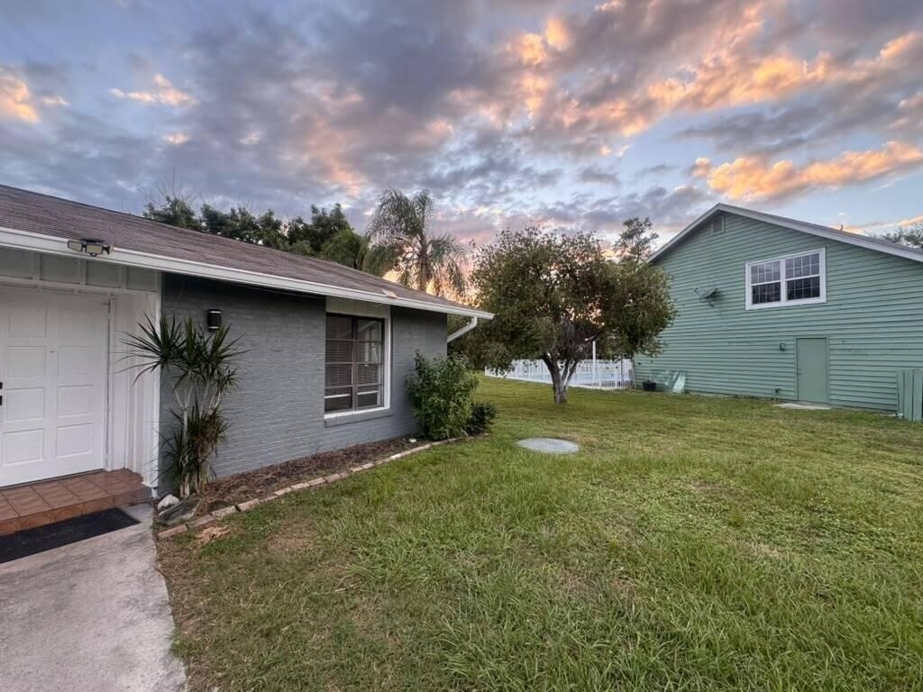 1102 Se Oriental Avenue - Photo 2